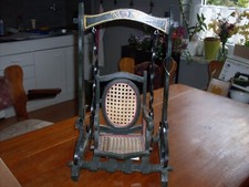 Puppenschaukel aus Holz