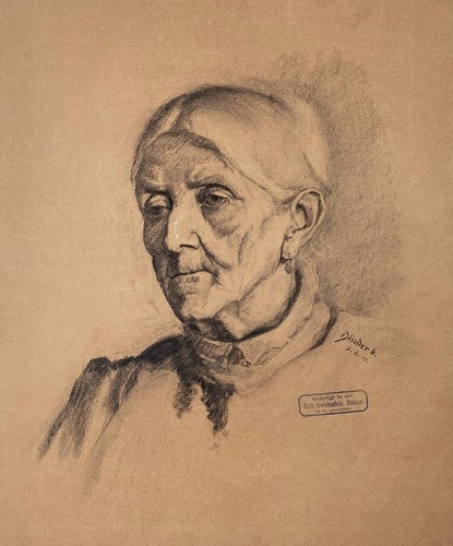 Old woman frau portrait - woman,
