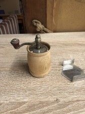 Kleine Pfeffermühle, Gewürzmühle / Holz / alt