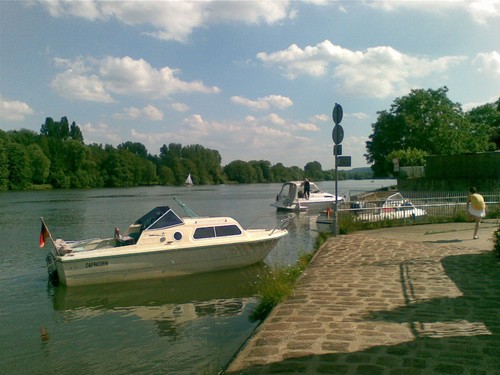 Kajütboot mit trailer - kajütboot, trailer,