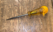 VINTAGE 7" KRATZAHLE PIERCING