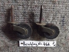 Beschlag Nr. 466, 2 antike Möbelrollen, Messing, kräftig Patina