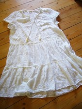 Süßes Volantkleid von Odd