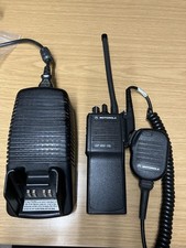 Motorola Funkgerät GP900-11b Ladegerät Handmikrofon 2 m