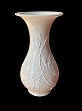 Vase mit reliefiertem