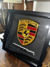 Porsche Stuttgart Logo 3D gedruckt Abzeichen - 25cm x 25cm quadratisch Wandaufsteller