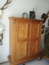 waffenschrank gebraucht im beschnitzten Jagdschrank