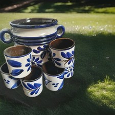 Keramiktopf mit Bechern -