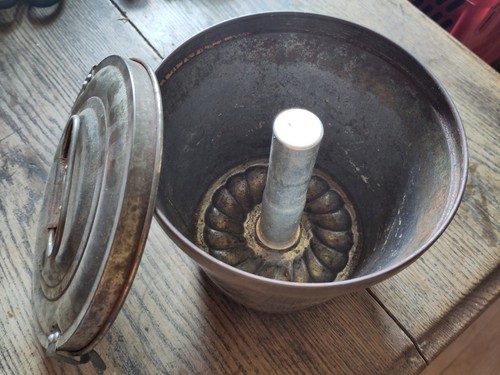 Alte napfkuchenform mit deckel - napfkuchenform,