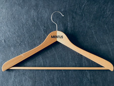 Alter *MIENTUS* aus Berlin Holz Anzugbügel – Mantelbügel 45cm  Sammler Original