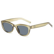 Trendige Sonnenbrille für