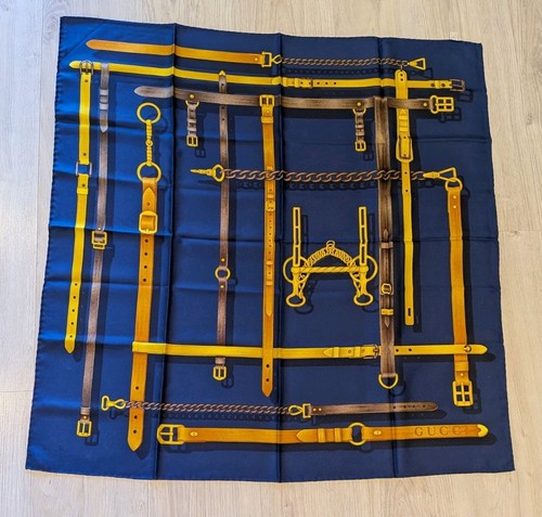 Foulard carré soie - ❤️,