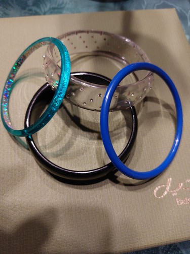 Armband 4st plastik luzite - armband,