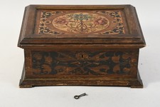 C25Z25- Alte Jugendstil Holz Truhe mit Blumen Brandmalerei um 1900