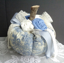 Kürbis aus Stoff,Stoffrosen handgemacht,Toile de Jouy ,französisches Landhaus