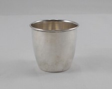 *RAR* Eleganter schlichter Trinkbecher aus 800er Silber Italien um 1980