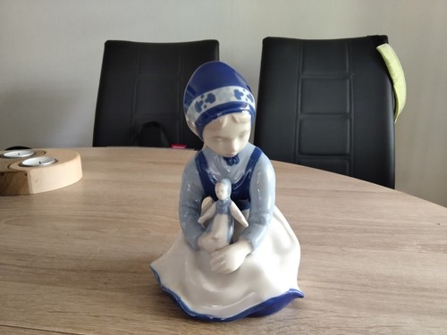 Mädchen mit puppe - mädchen,
