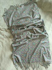 Schal / Stola 100% Cashmere feeling ( 30% Viskose , 70% Polyester ) aus Spanien 