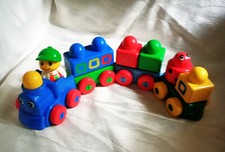 LEGO Primo Eisenbahn Zug Duplo  Lokomotive Männchen Rasselstein Wagons