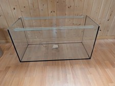 Ca. 120-Liter-Aquarium (Glasbecken) mit abgedecktem Auslass, 80 x 35 x 40 cm