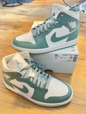 Nike Air Jordan 1 Mid WMNS