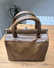 Hübsche eckige  60er-Jahre Vintage Handtasche braunes Kunstleder guter Zustand