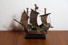 klein alt Modellschiff