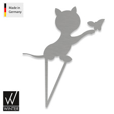 Katze mit Schmetterling