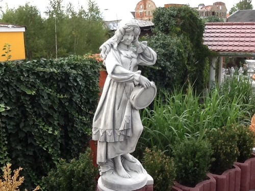 Steinfigur frau mit tamburin - "frau,