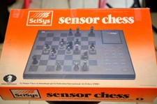 SciSys SENSOR Chess mit Box, Figuren und Netzteil