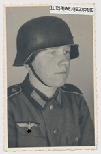 1511 WK2  Foto  HEERES Soldat mit Stahlhelm