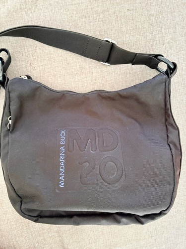 Schwarze tasche von - schwarze, manadarina