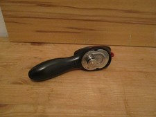 Tupperware Dosenöffner   D159 Rot-Schwarz