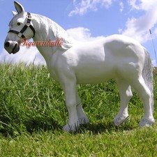 Schimmel Gartenfigur Pferd