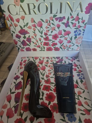 Carolina herrera good girl eau - herrera,