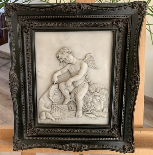 Wandrelief amor und löwe - amor,