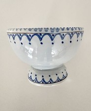 Keramikschale auf Fuß