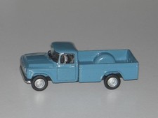 1965 International D-1200 blau