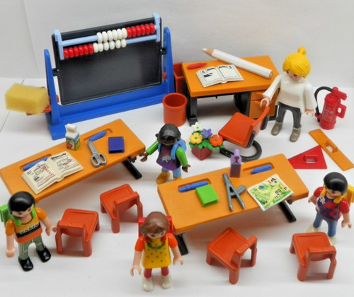 Schule klassenzimmer mit - +,