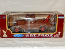 Road Legends Ford 1934 Pick UP Wrecker/Abschleppwagen  1:18 OVP
