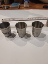 Drei Zinn Schnapsbecher mit