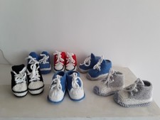 Selbstgestrickte Babyschuhe