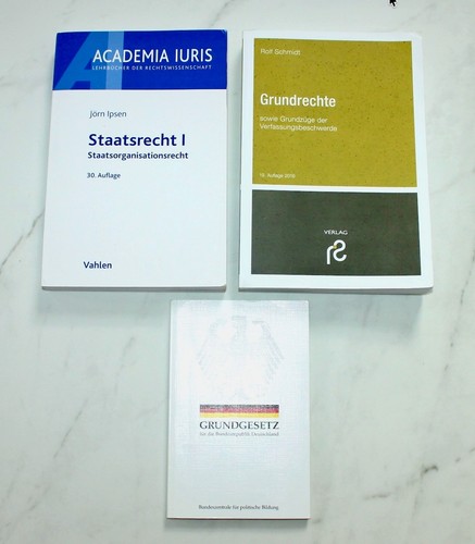 Jura bücher staatsrecht i - 3, x