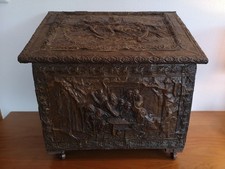 Antike Holztruhe mit Kupferbeschlag ca.50x46x36 cm