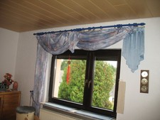 Querbehang,mit 2 Rosetten ,art dreieck mitte ,vom Gardiene Fachgeschäft ,Gebrauc