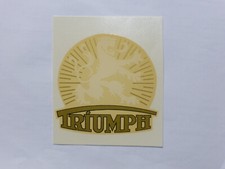 Triumph rechts Schriftzug