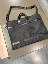 Piquadro Kleidersack – edle Reisetasche mit integriertem Kleiderbügel-System