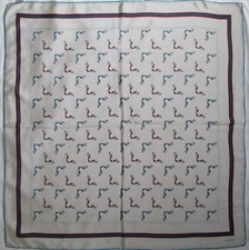 - Superbe Foulard GUCCI 100%