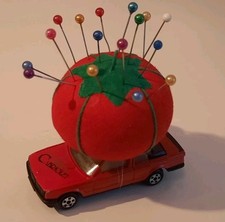 Witziger roter Nadelhalter, Nadelkissen Tomate Erdbeere, Auto Cabrio, Pin Holder