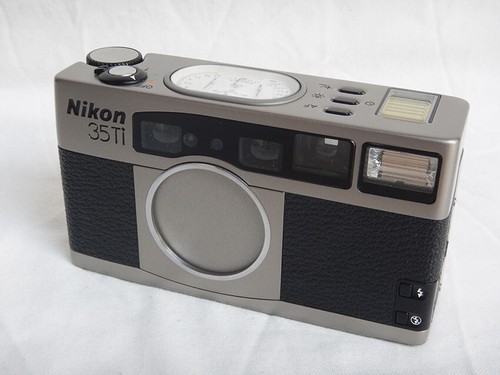 Nikon 35ti 35mm point - 35ti, f2.8